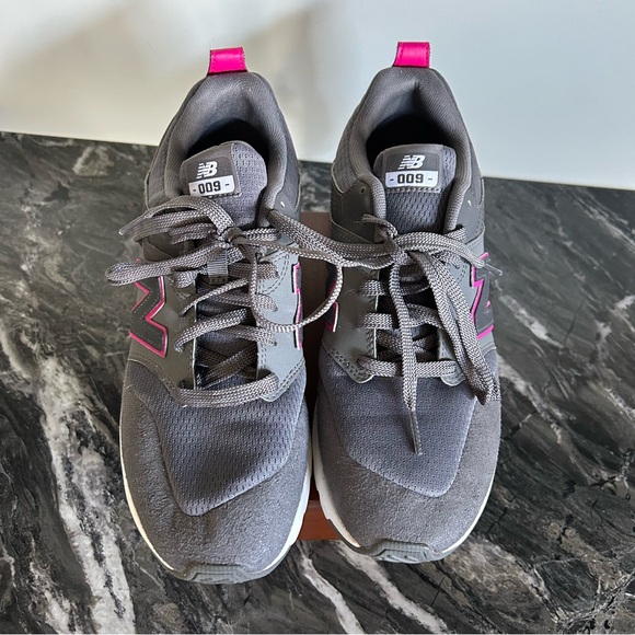 009 New Balance Grey Comfort Sneakers - Picture 3 of 9